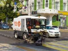 Механизированная очистка дороги на ул. Красной автомобилем RAVO-540 ST
